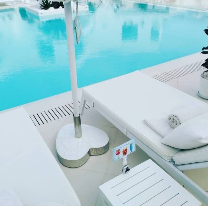 Lani's Suites piscina